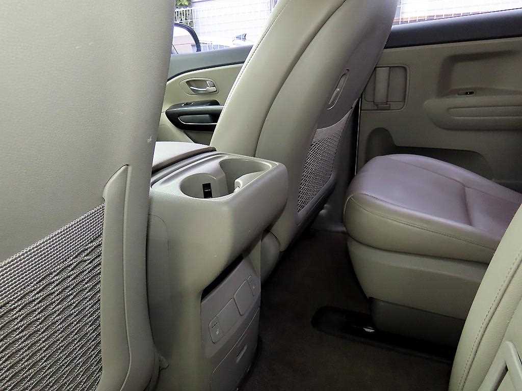 Kia Carnival — photo 16