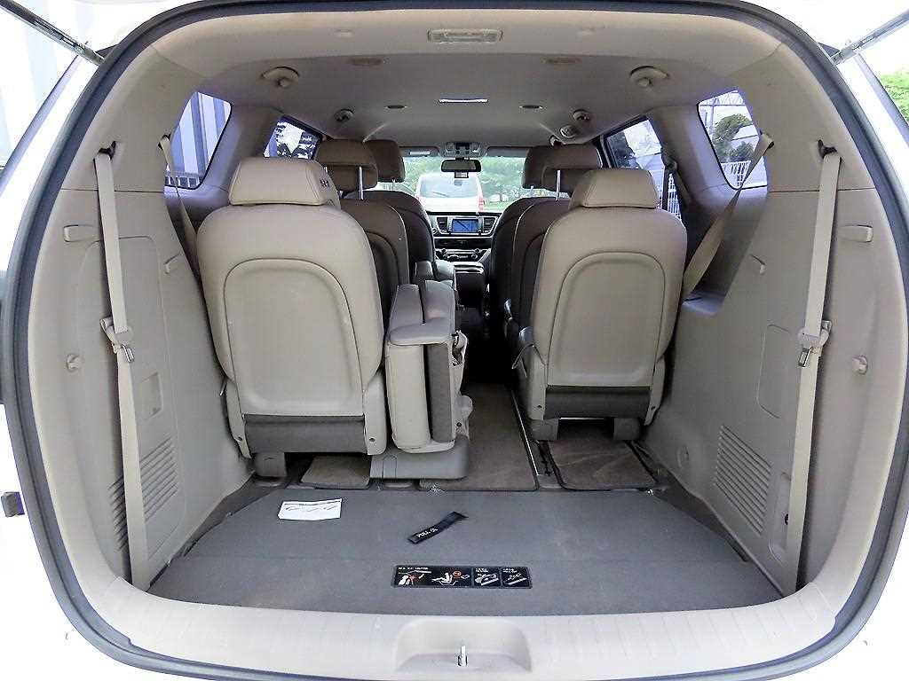 Kia Carnival — photo 17