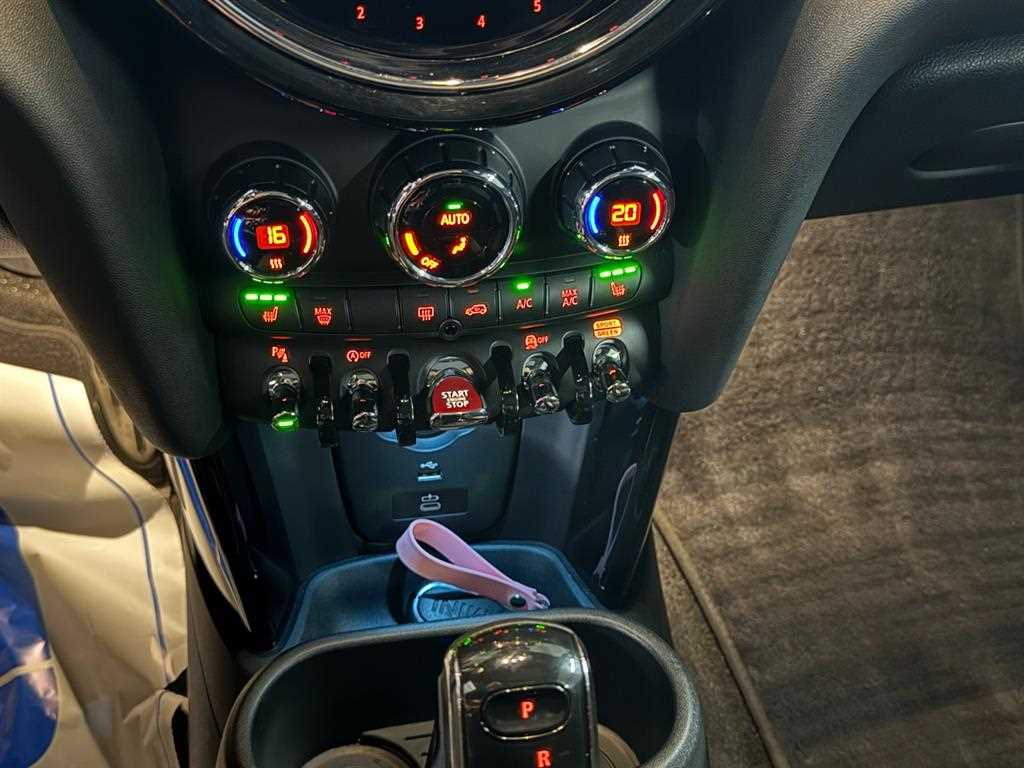 Mini Cooper — photo 14