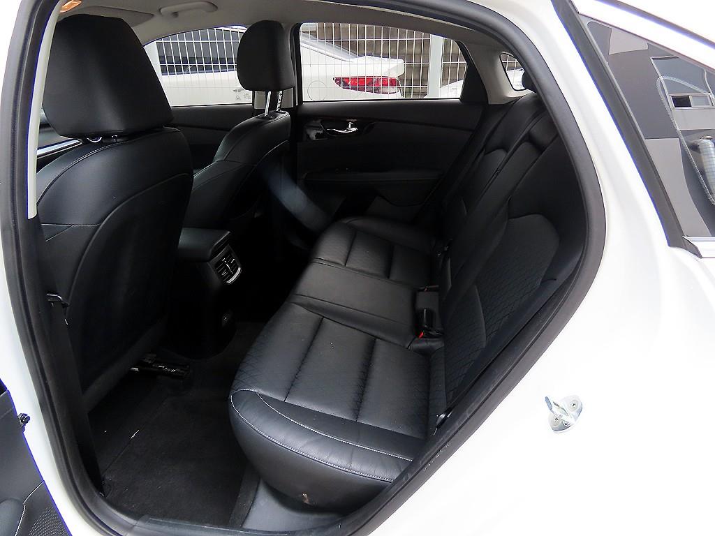 Kia K3 — photo 06