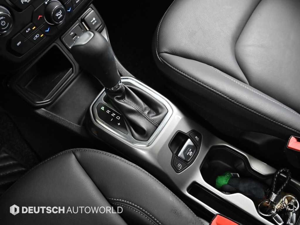 Jeep Renegade — photo 09