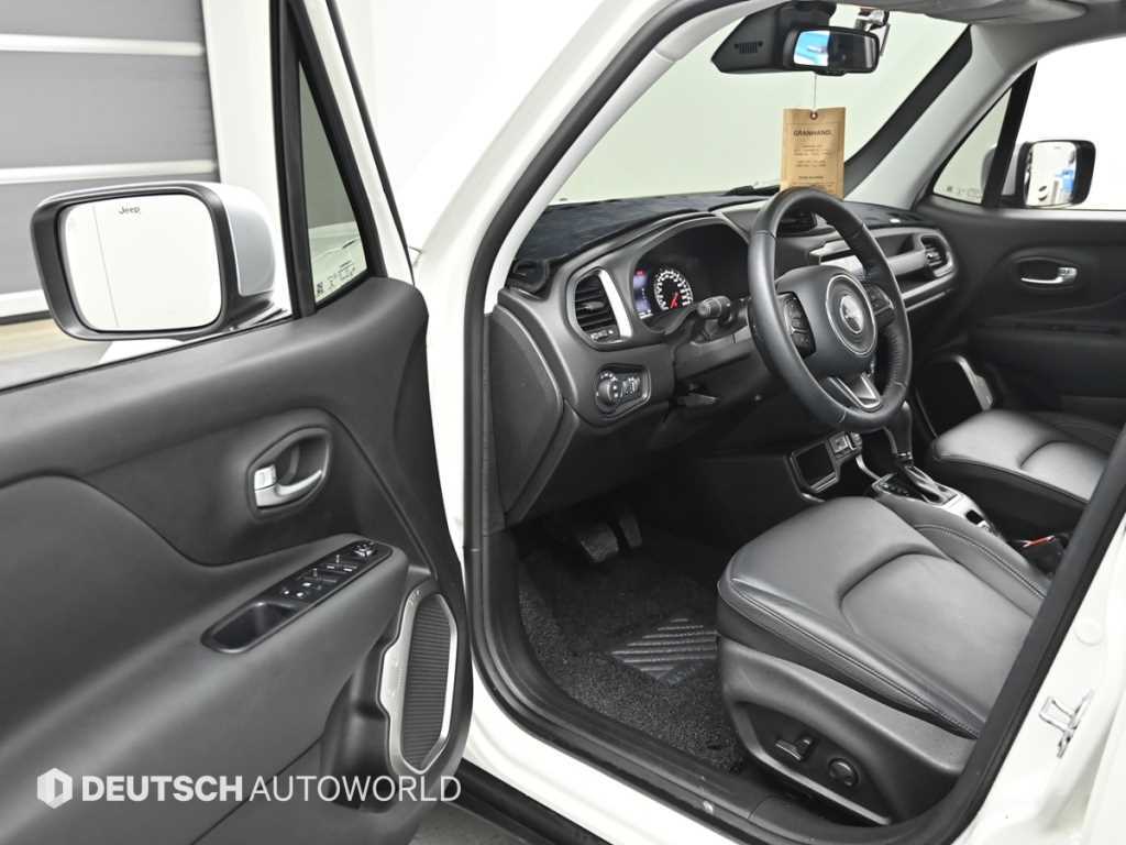 Jeep Renegade — photo 11