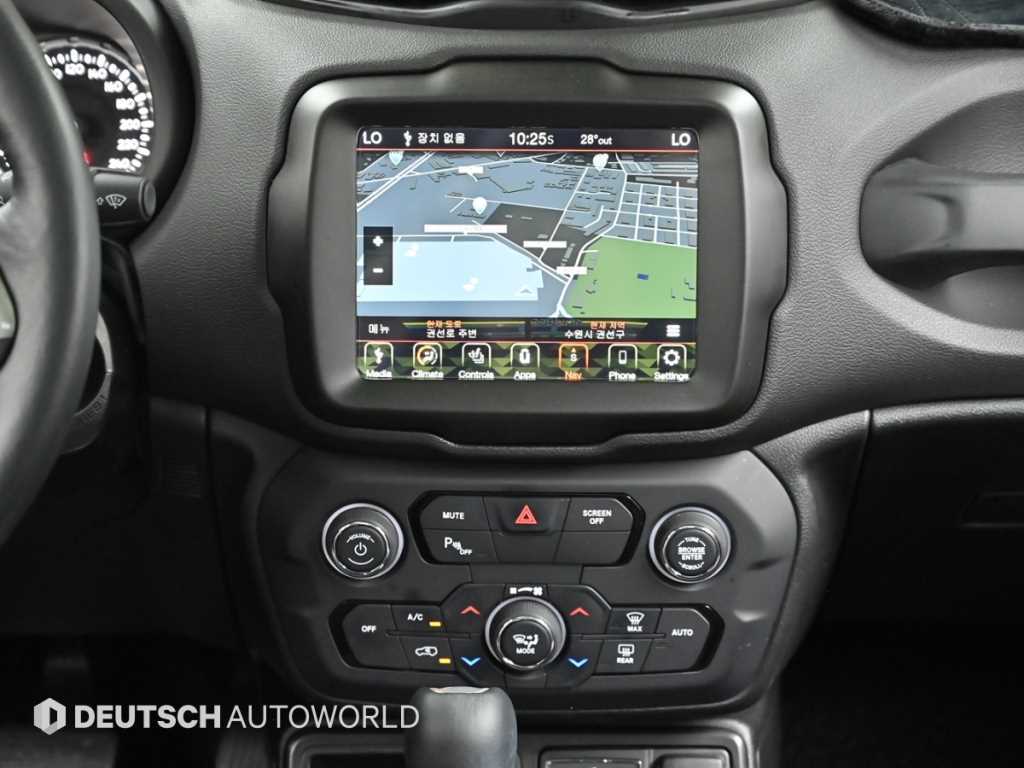 Jeep Renegade — photo 14