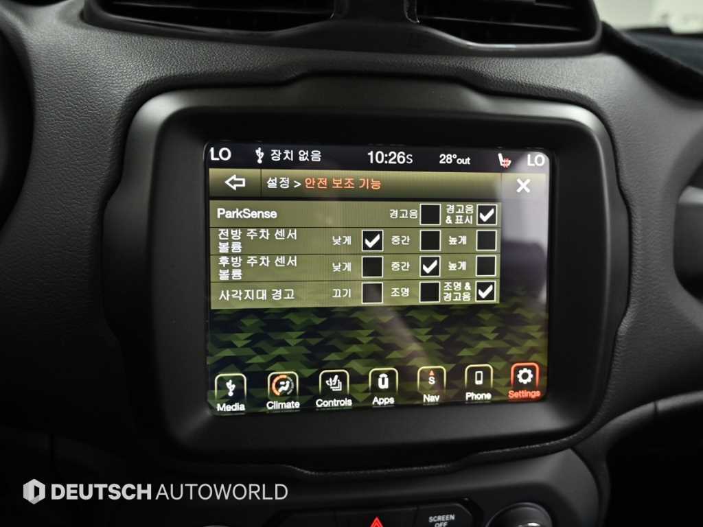Jeep Renegade — photo 17