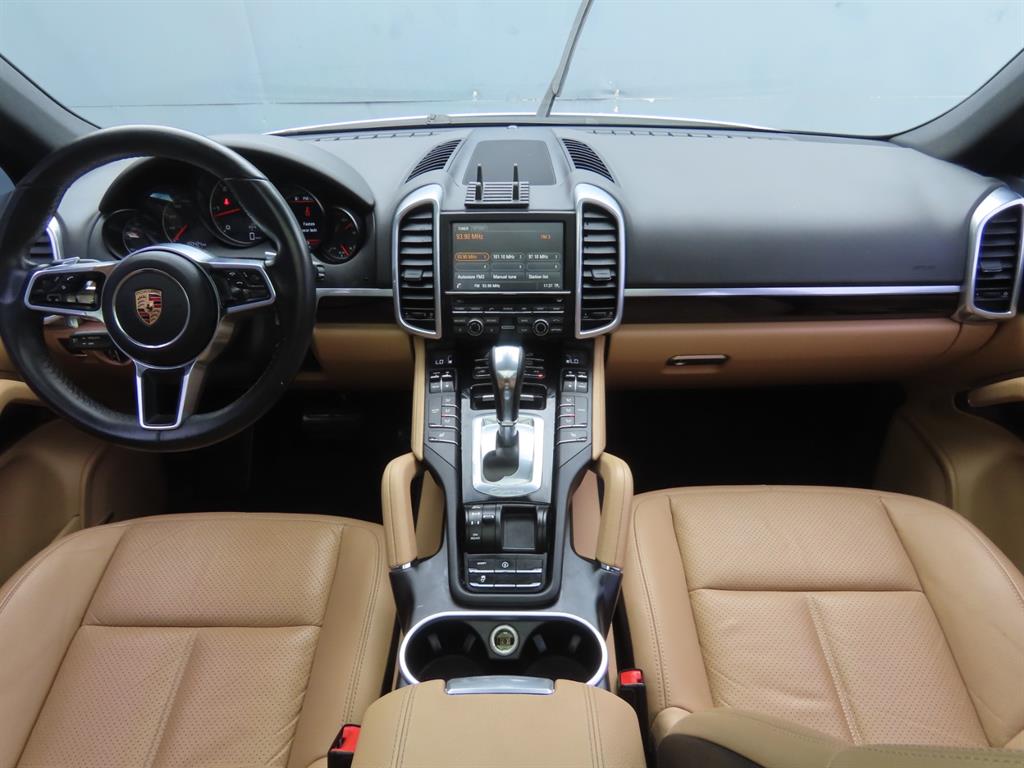 Porsche Cayenne — photo 09