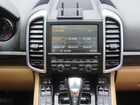 Porsche Cayenne — photo 12