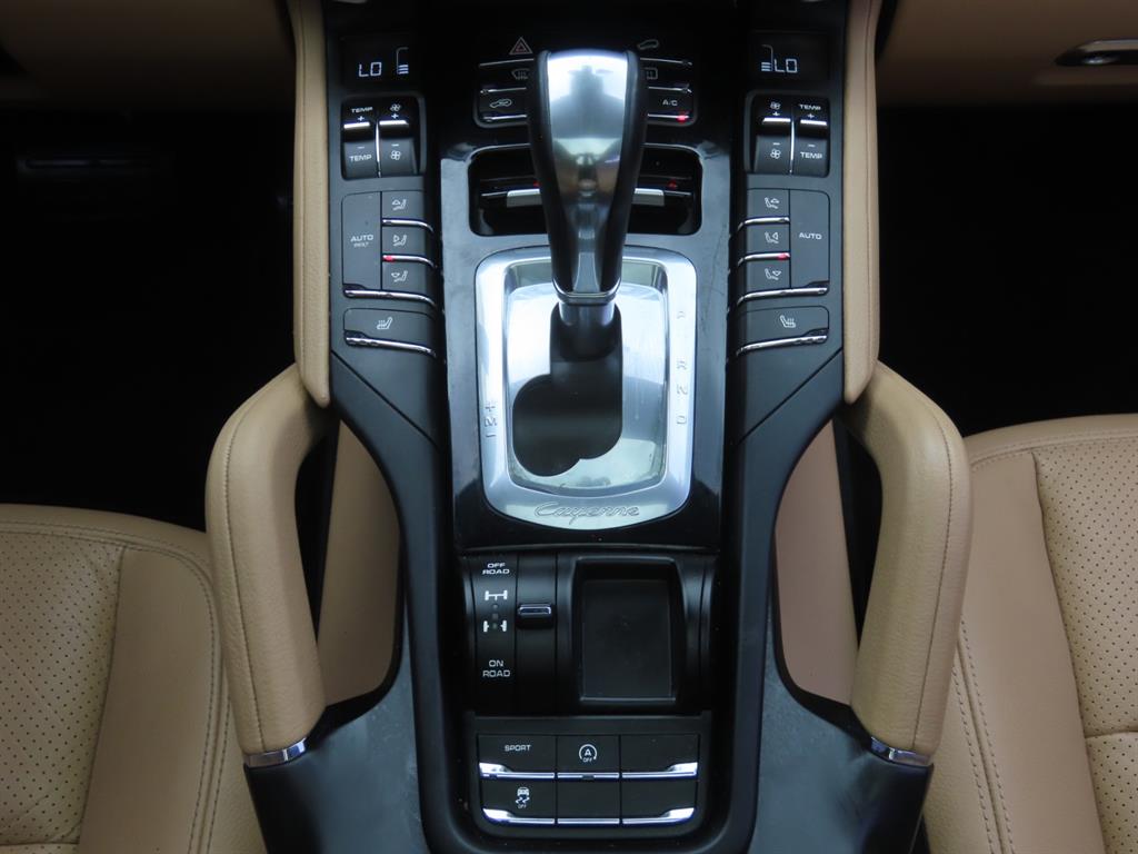 Porsche Cayenne — photo 13