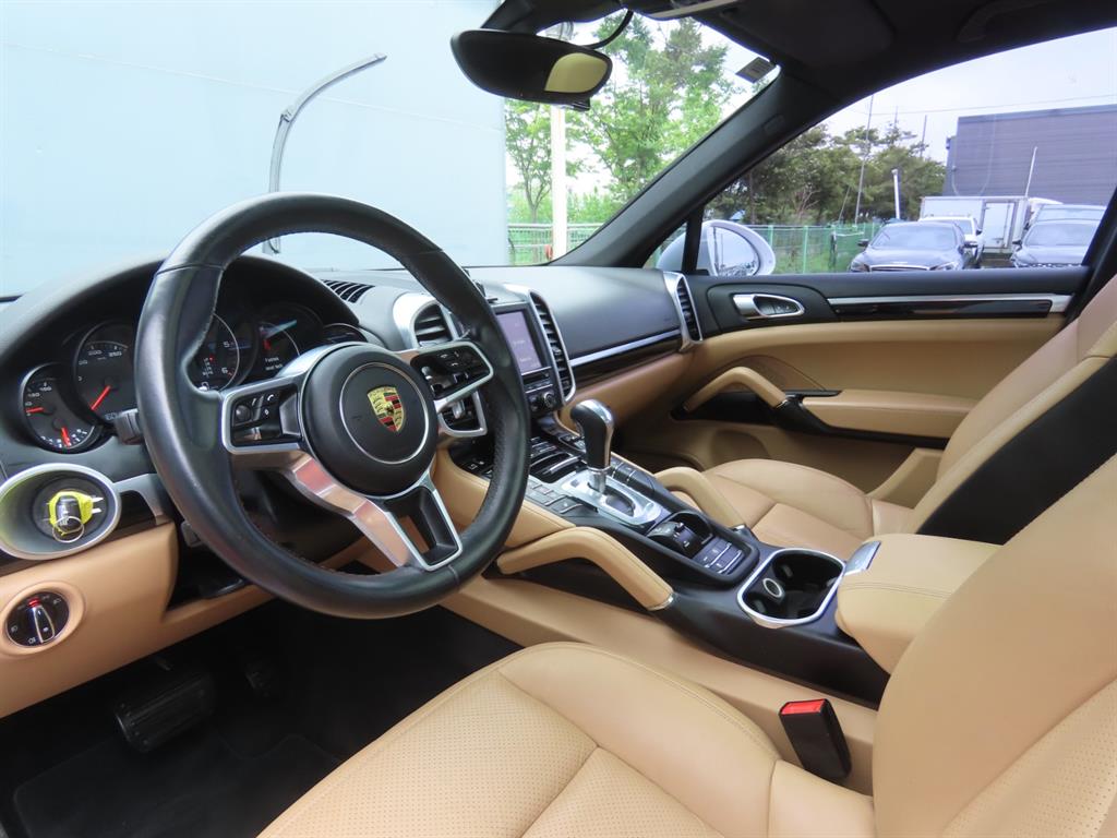 Porsche Cayenne — photo 15