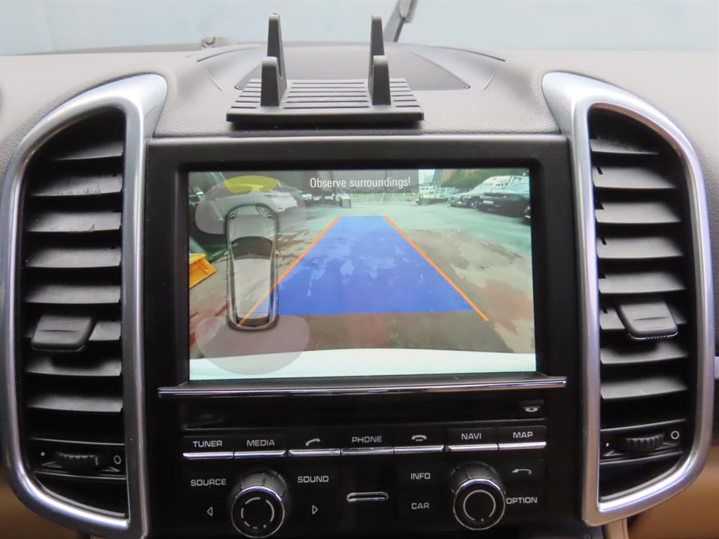 Porsche Cayenne — photo 17