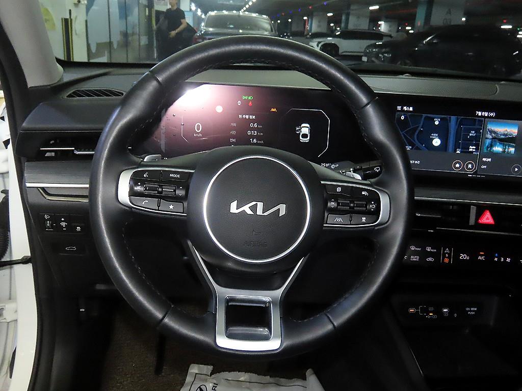 Kia K5 — photo 08