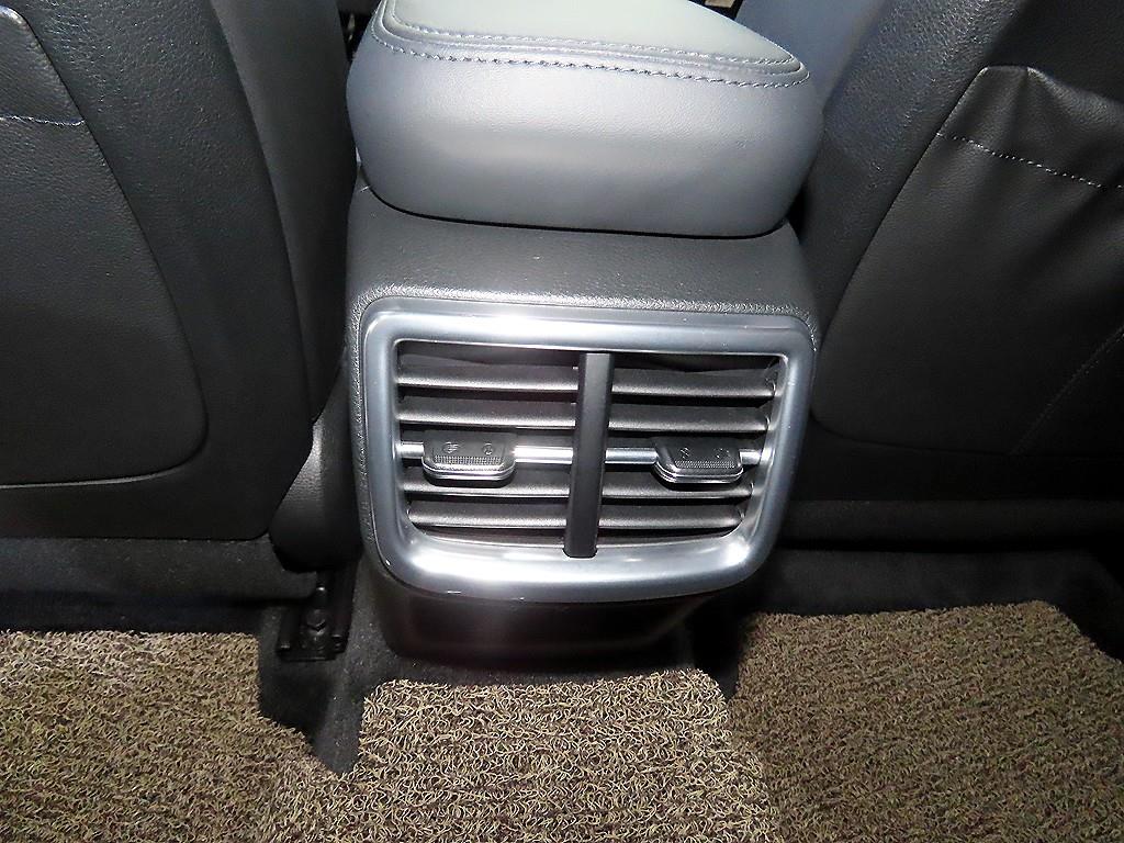 Kia K5 — photo 17