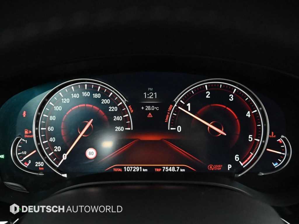 BMW 5-Series — photo 09