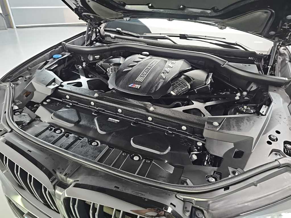 BMW X5M — photo 05