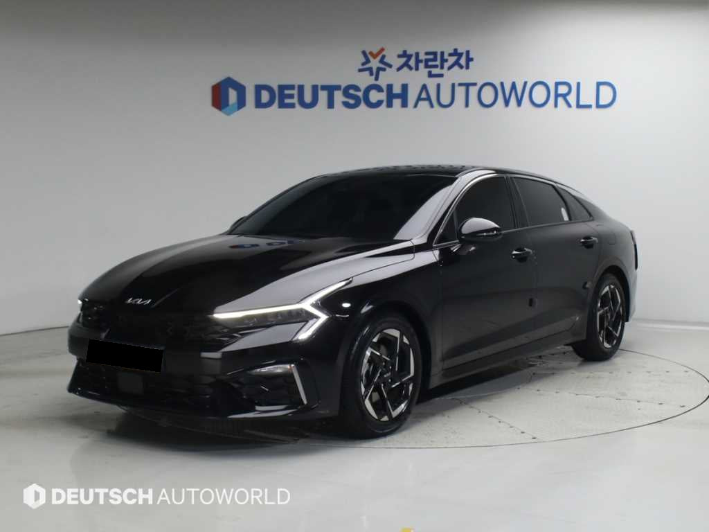 Kia K5 — photo 01