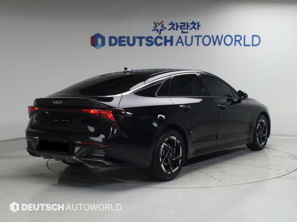 Kia K5 — photo 02
