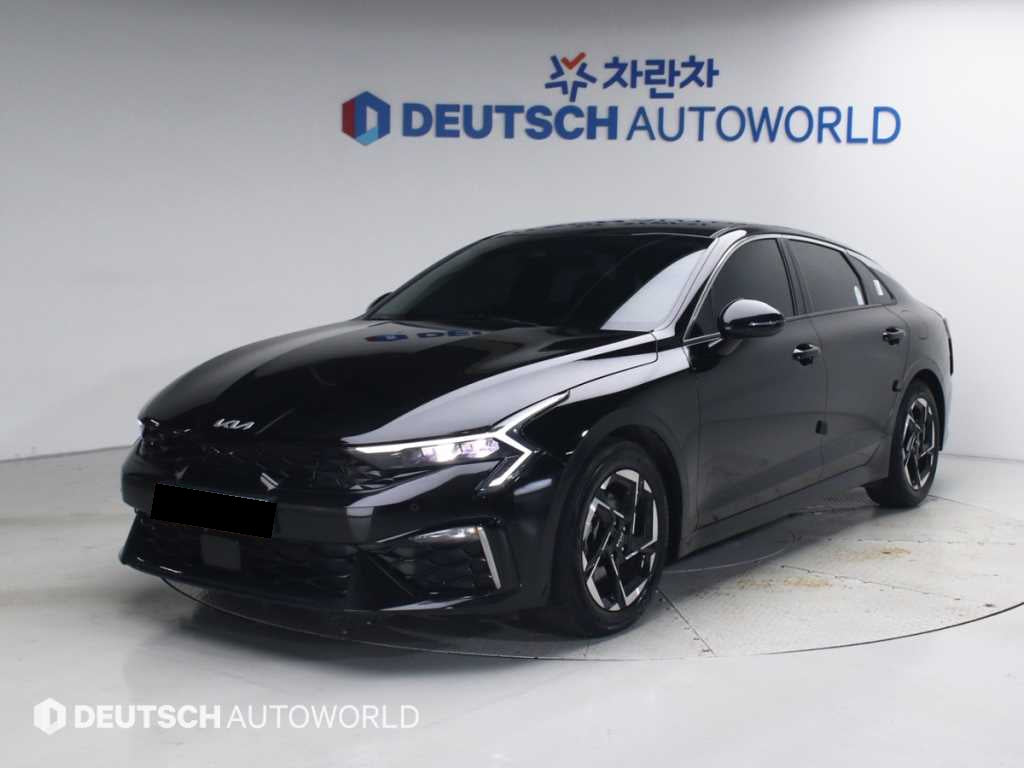 Kia K5 — photo 01
