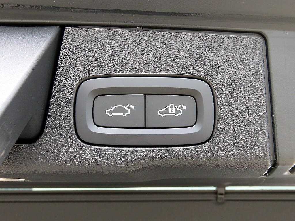 Volvo XC60 — photo 18