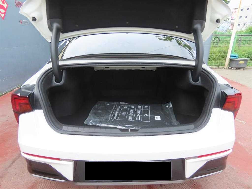 Kia K5 — photo 05