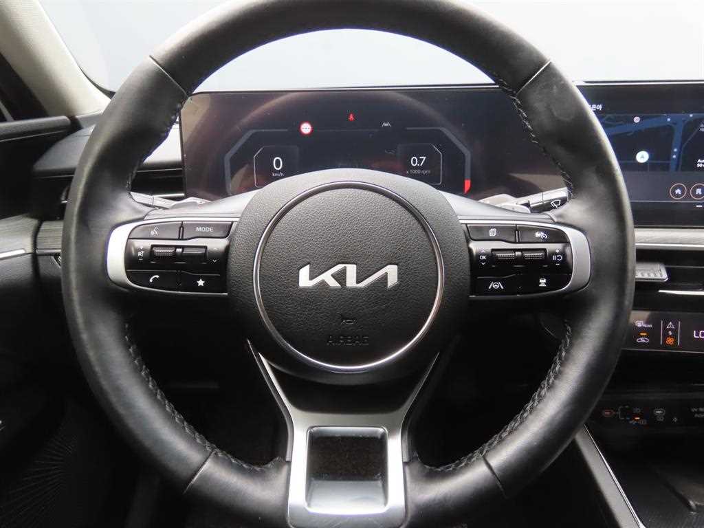 Kia K5 — photo 09