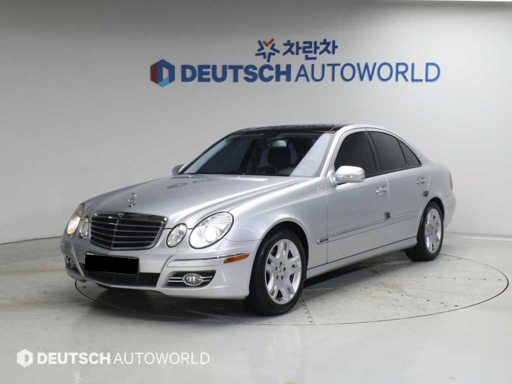 Mercedes-Benz E-Class — photo 01