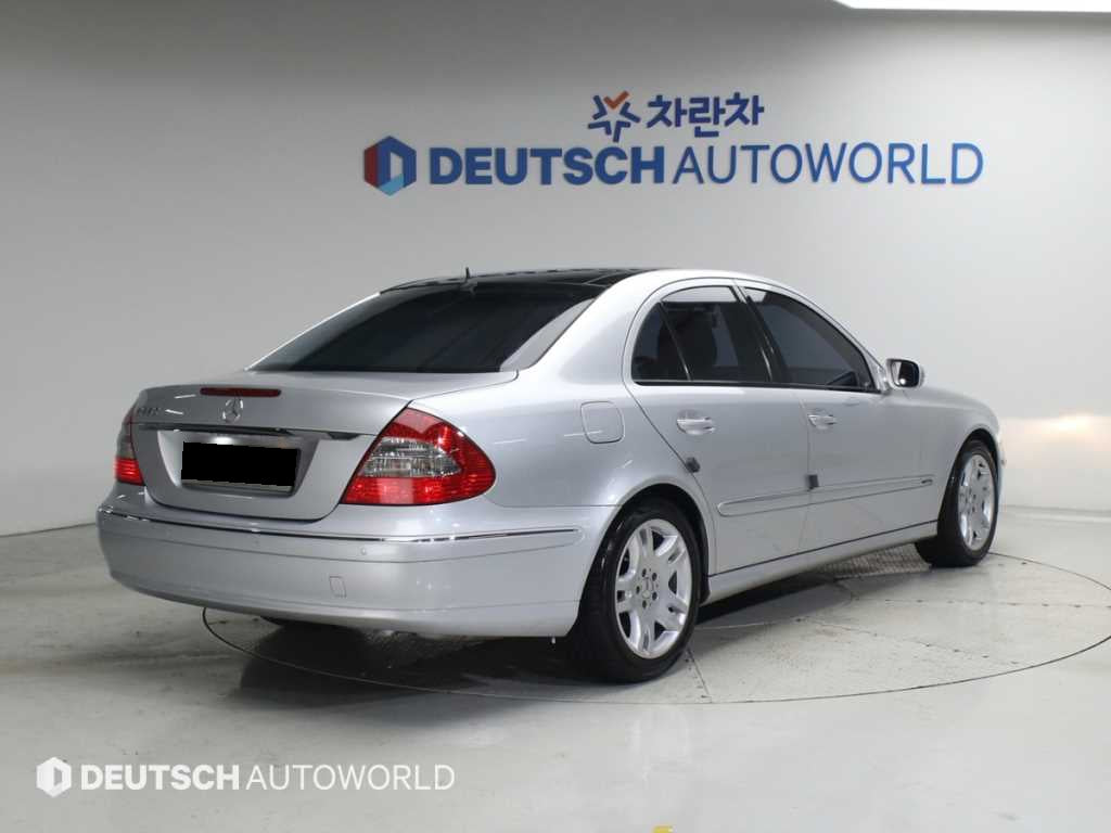 Mercedes-Benz E-Class — photo 02