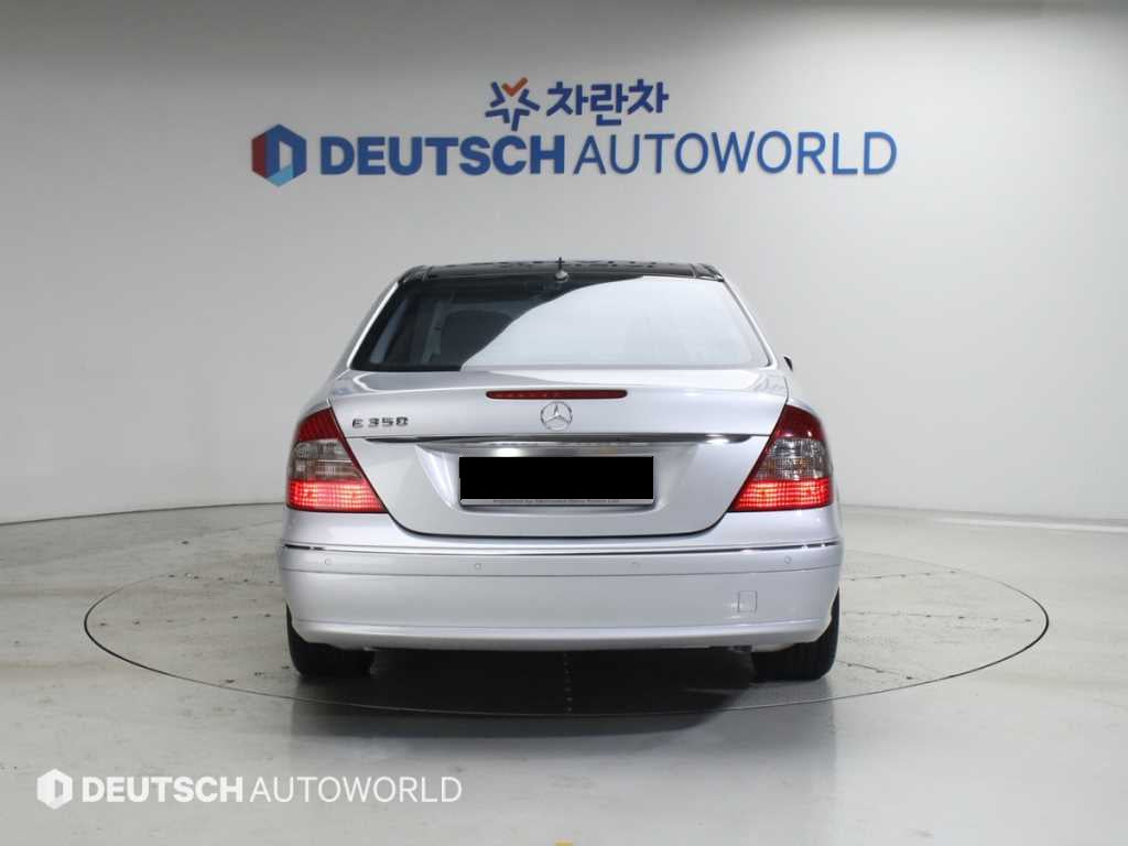 Mercedes-Benz E-Class — photo 04