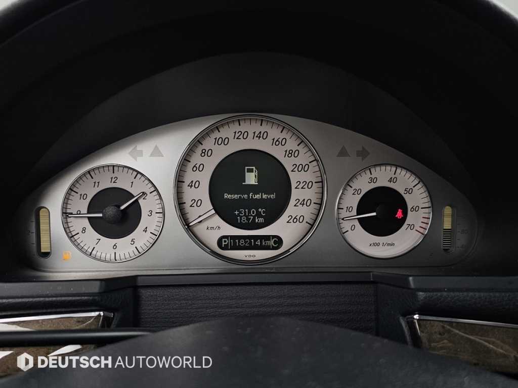 Mercedes-Benz E-Class — photo 08