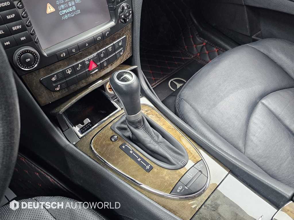 Mercedes-Benz E-Class — photo 09