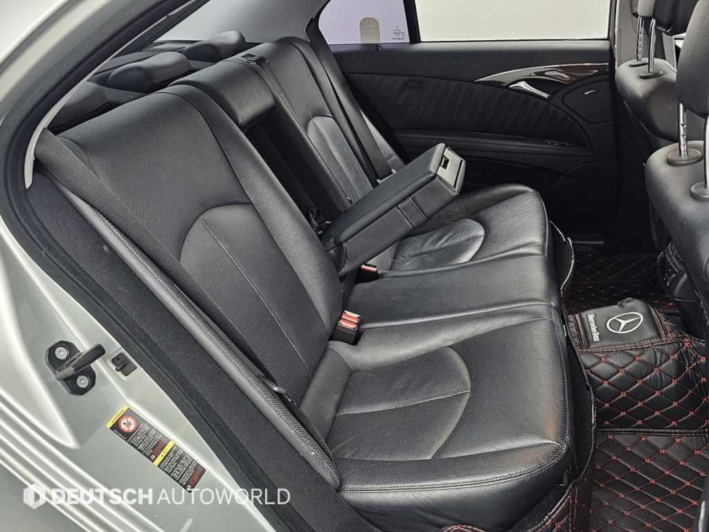 Mercedes-Benz E-Class — photo 12