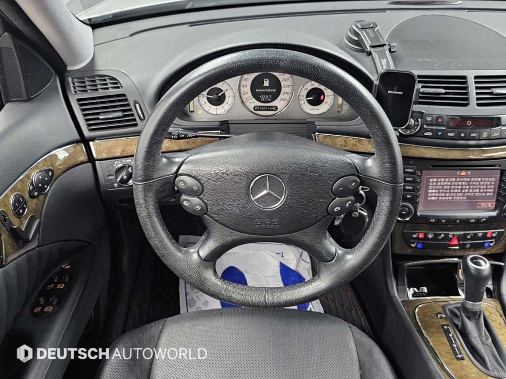 Mercedes-Benz E-Class — photo 13