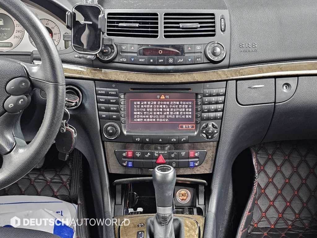 Mercedes-Benz E-Class — photo 14
