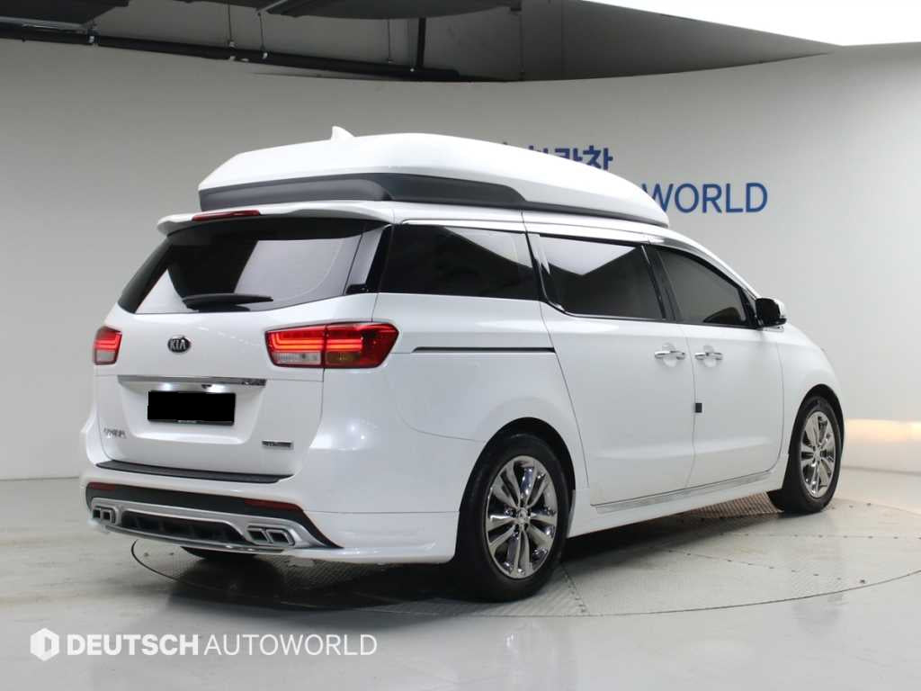 Kia Carnival — photo 02