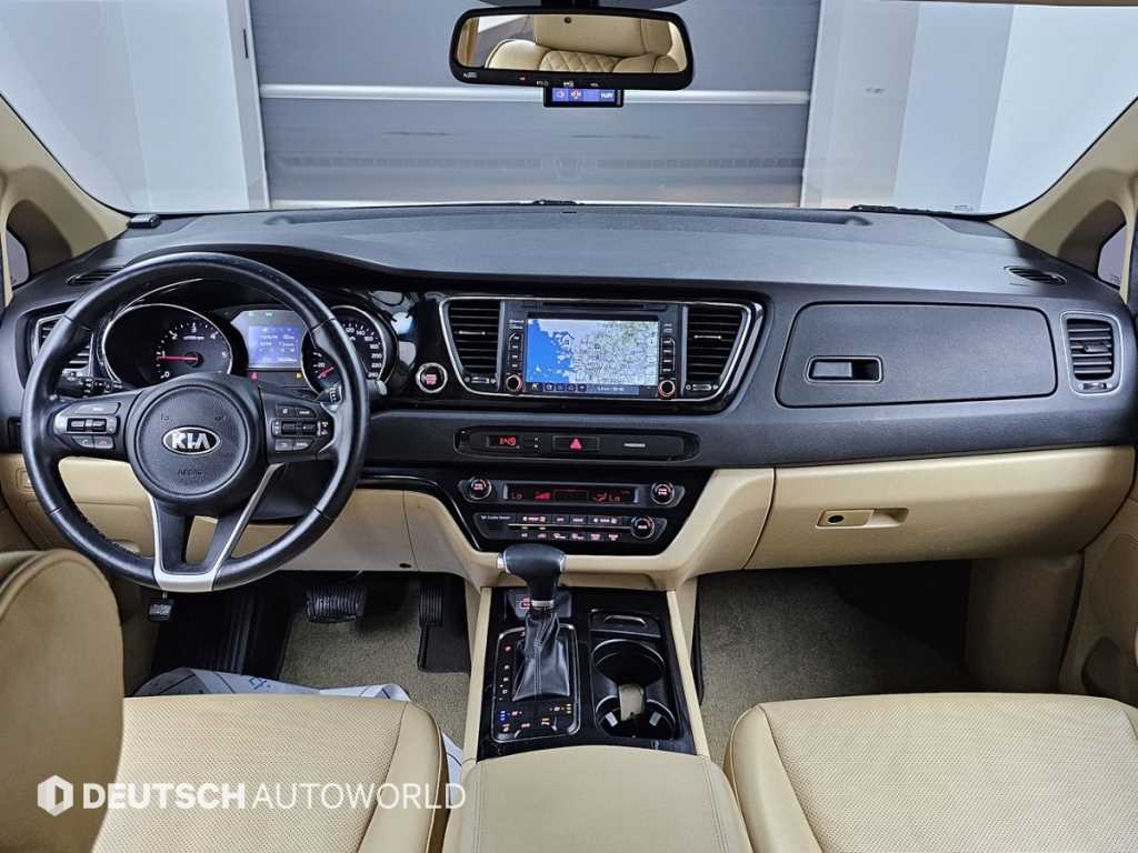 Kia Carnival — photo 07