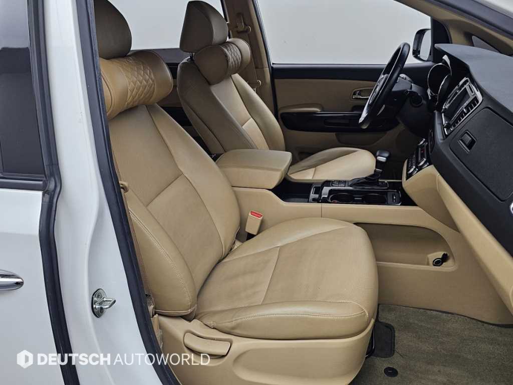 Kia Carnival — photo 10