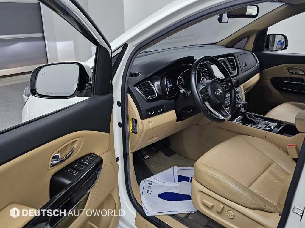 Kia Carnival — photo 11