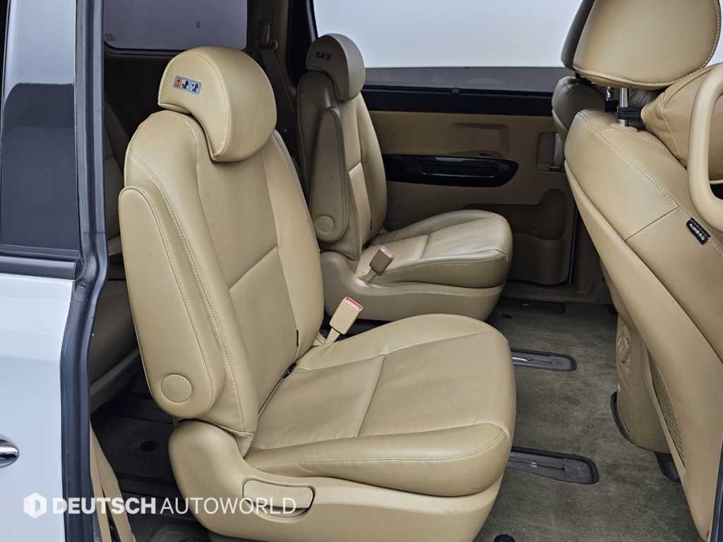 Kia Carnival — photo 12