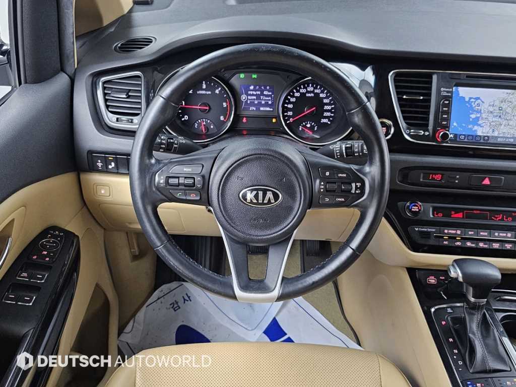 Kia Carnival — photo 13