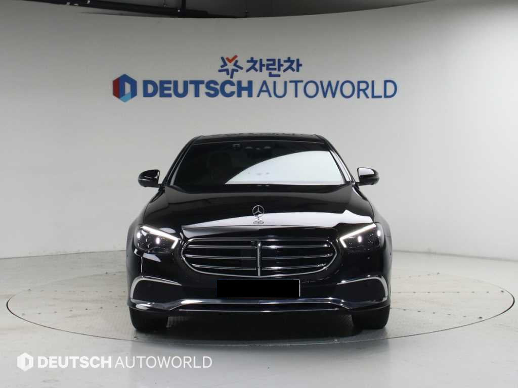 Mercedes-Benz E-Class — photo 04