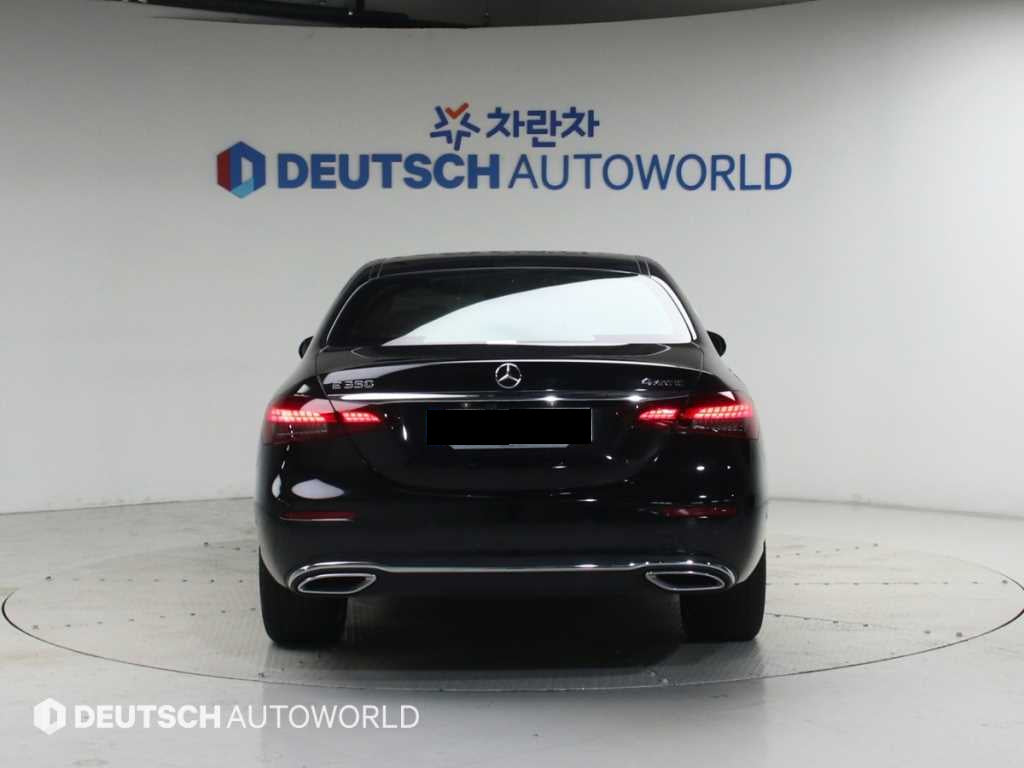 Mercedes-Benz E-Class — photo 05