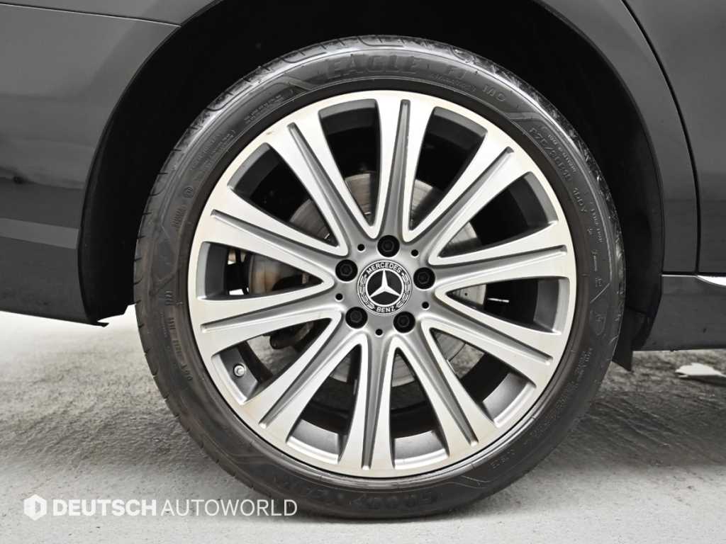 Mercedes-Benz E-Class — photo 06