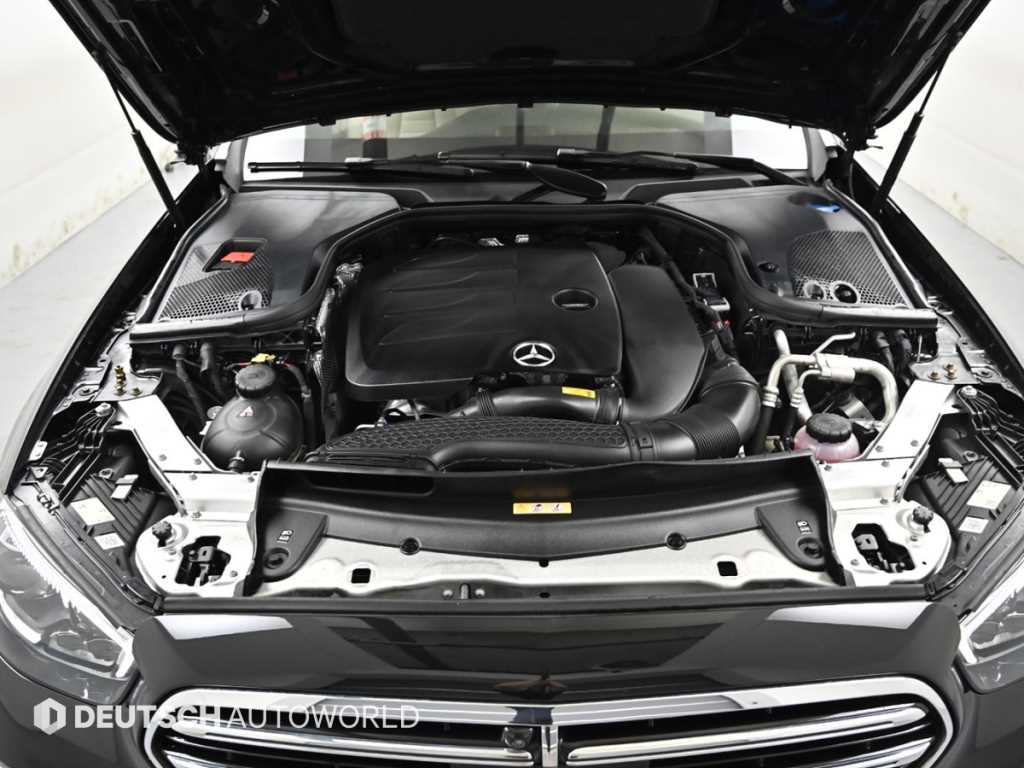Mercedes-Benz E-Class — photo 07
