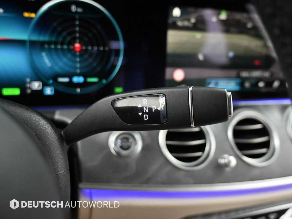 Mercedes-Benz E-Class — photo 09