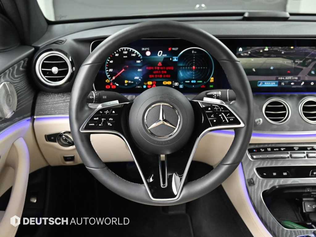 Mercedes-Benz E-Class — photo 13