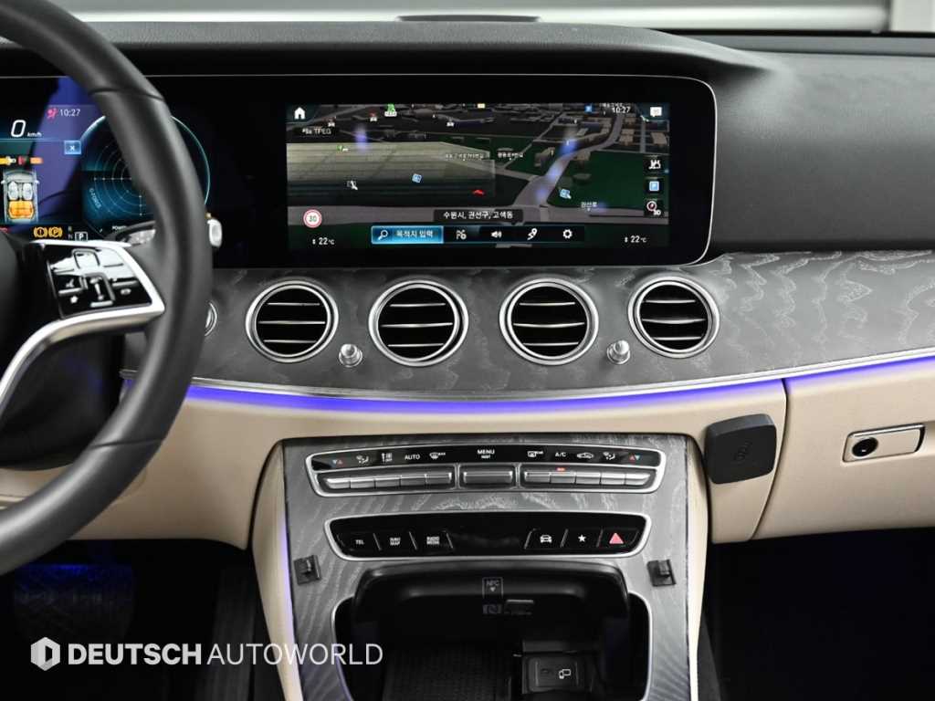 Mercedes-Benz E-Class — photo 14