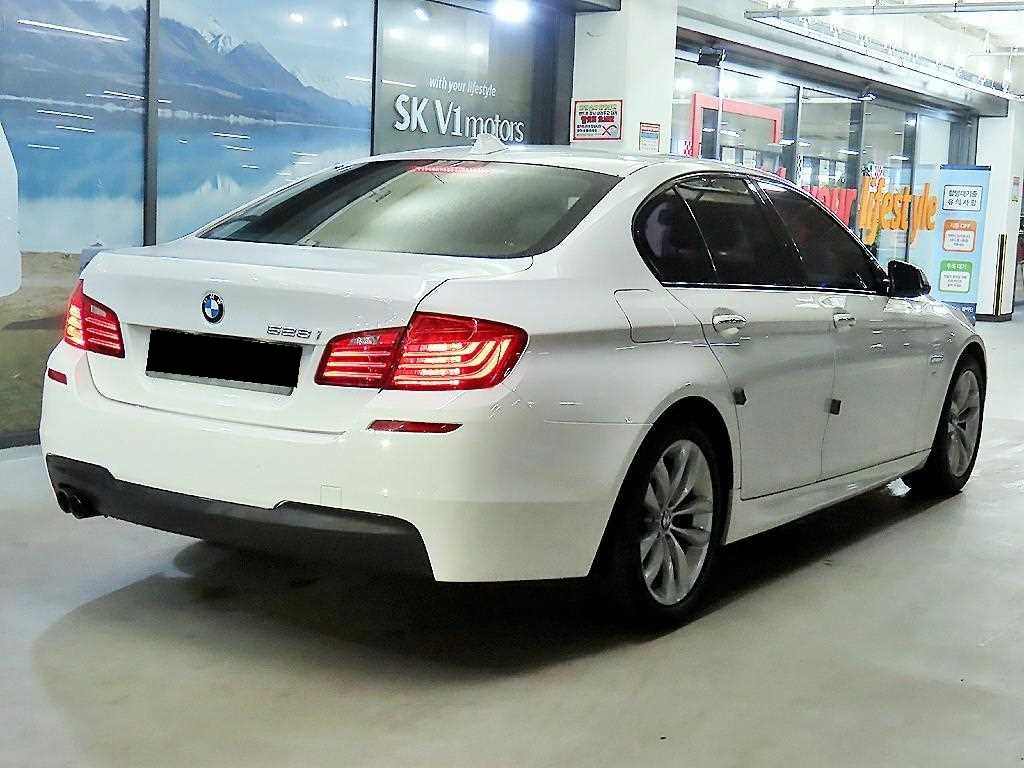 BMW 5-Series — photo 04