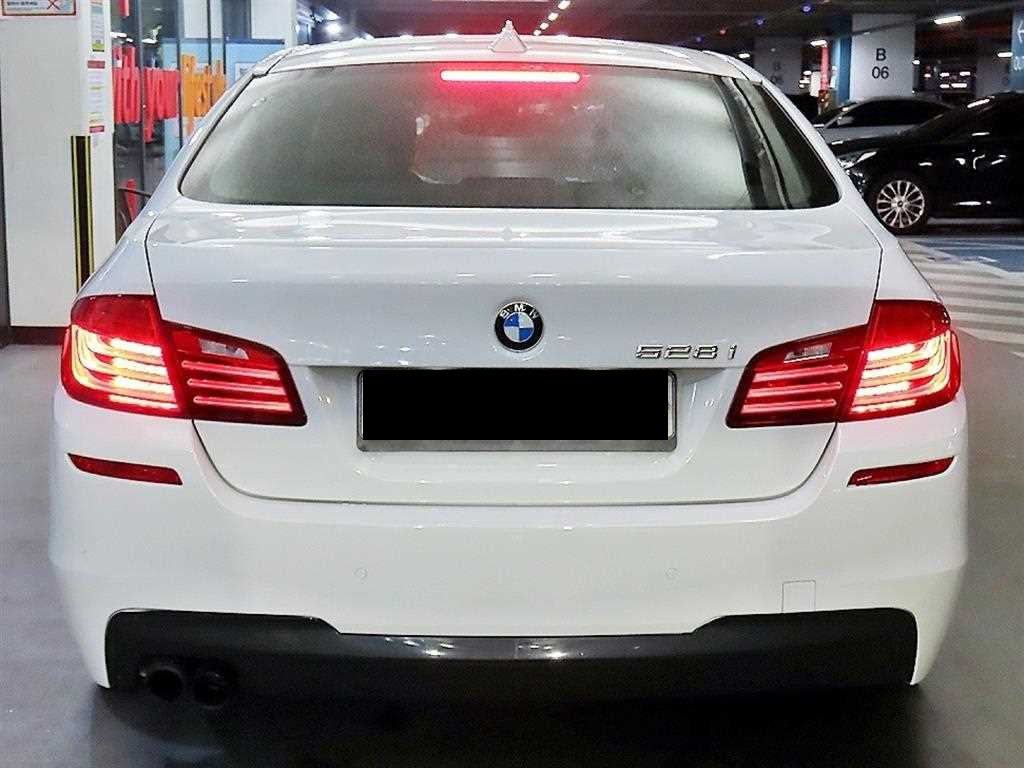 BMW 5-Series — photo 05