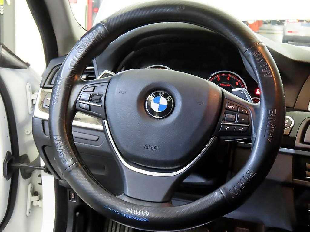 BMW 5-Series — photo 08
