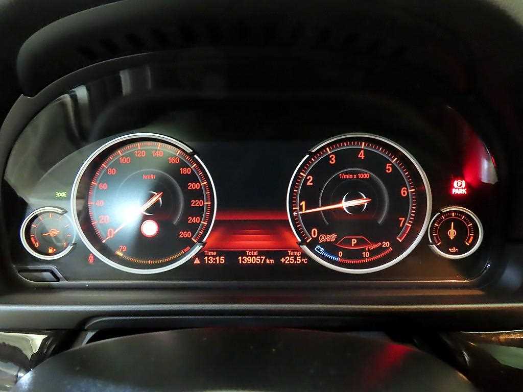 BMW 5-Series — photo 09