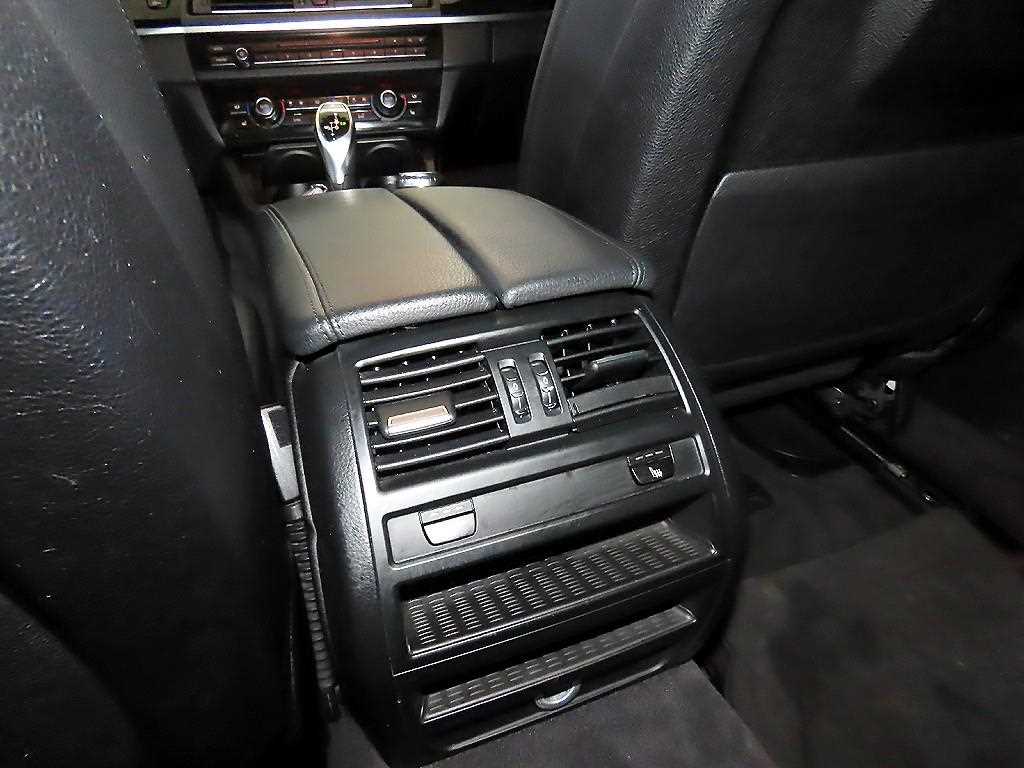 BMW 5-Series — photo 16