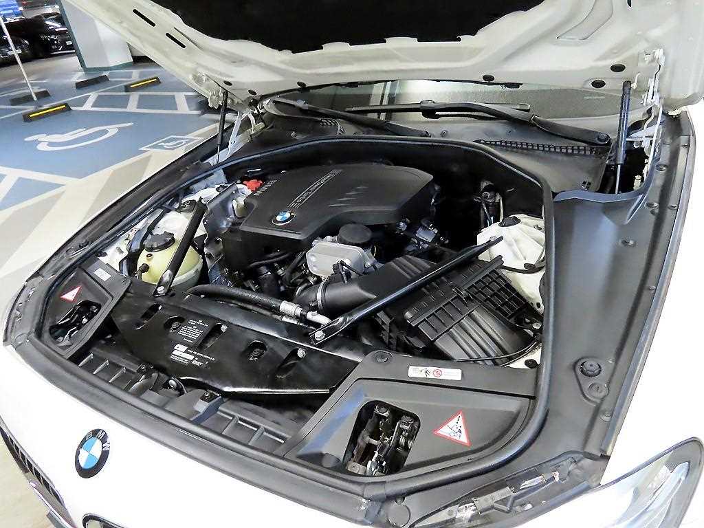 BMW 5-Series — photo 19